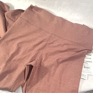 Vuori Luxe Soft Tights - Large EUC